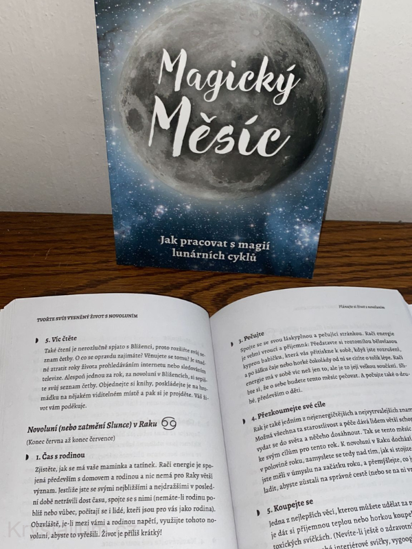 Knížka MAGICKÝ MĚSÍC