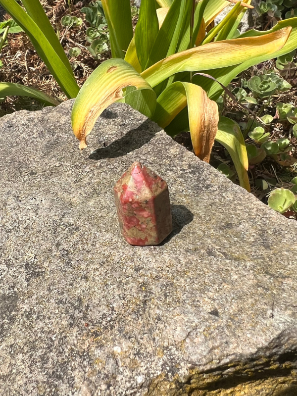UNAKIT mini obelisk