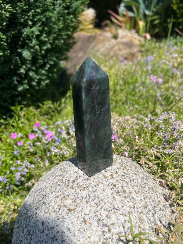 Labradorit obelisk 139g
