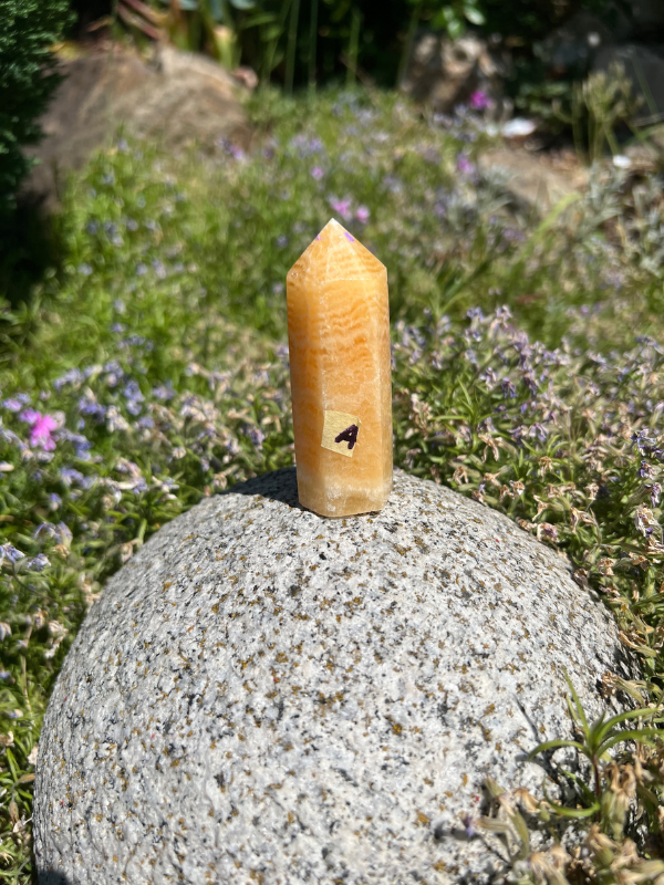 KALCIT oranžový obelisk A 93g