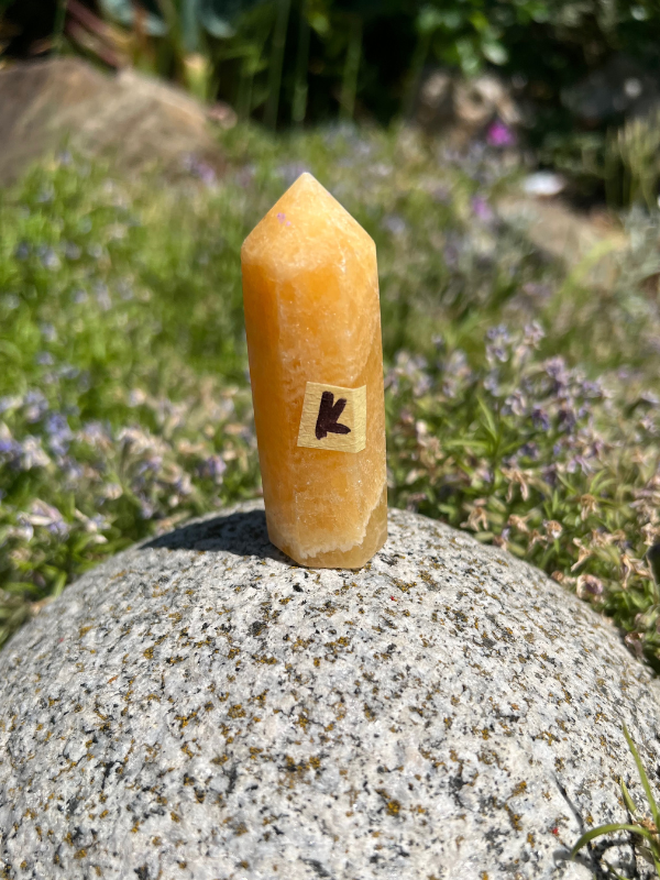 KALCIT oranžový obelisk K 63g