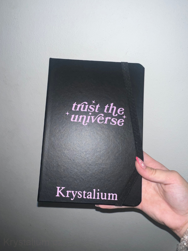Krystalium manifestační deník - TRUST THE UNIVERSE