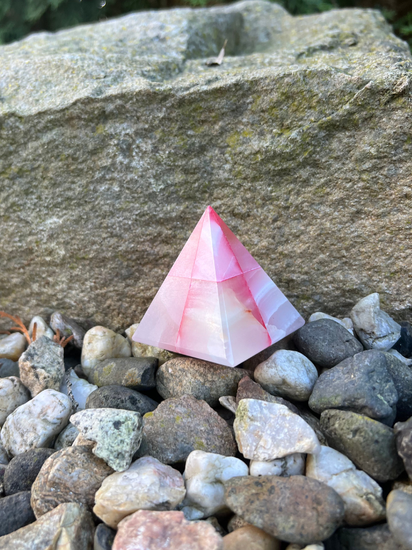 Onyx pyramida